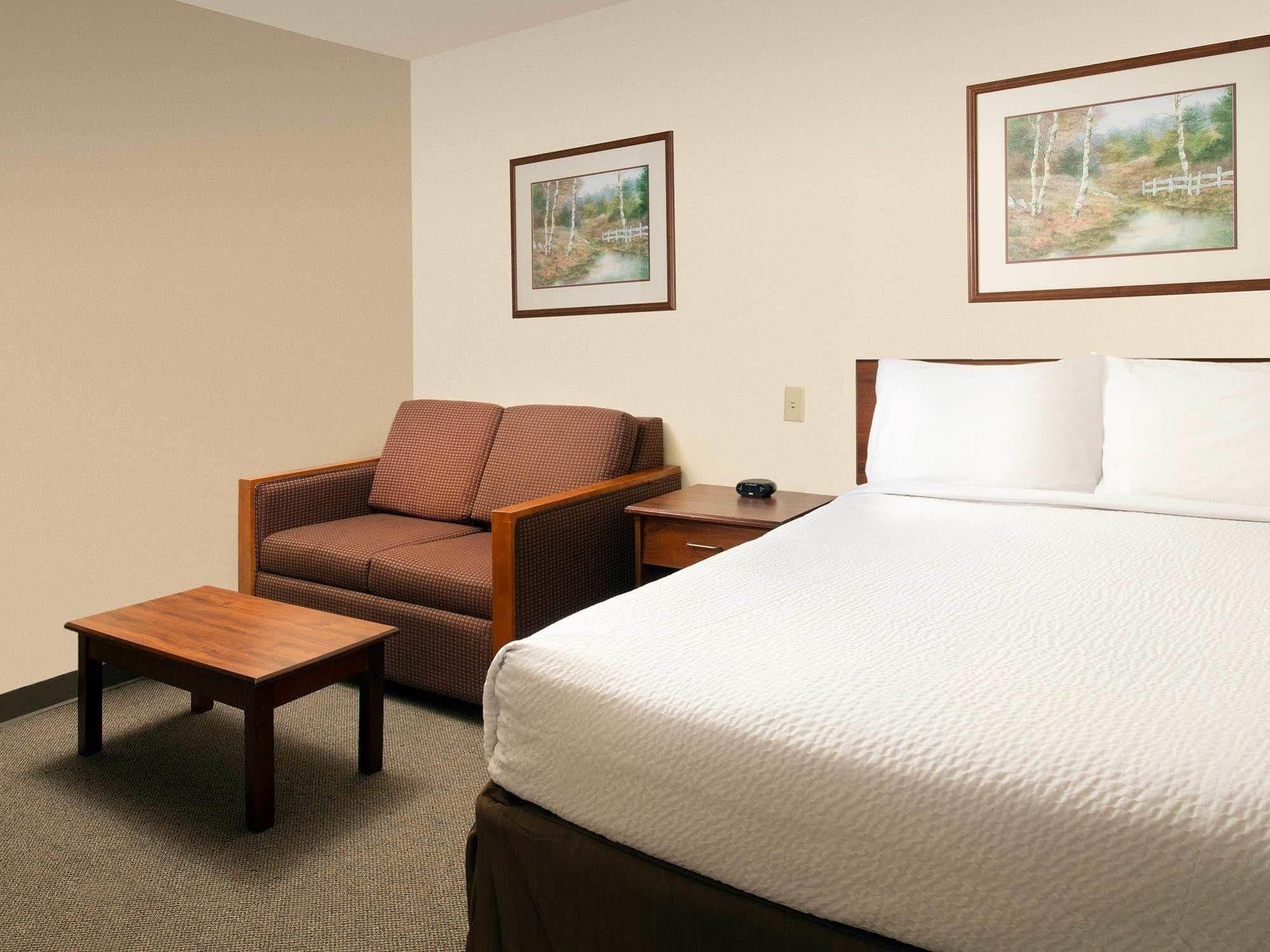 Woodspring Suites Lincoln Northeast I-80 Exterior foto